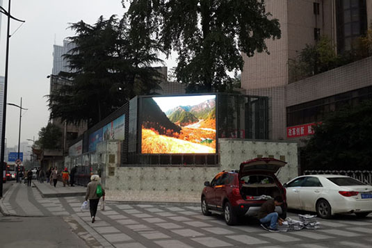 成都市紅星路四川報(bào)業(yè)集團(tuán)門口戶外LED屏